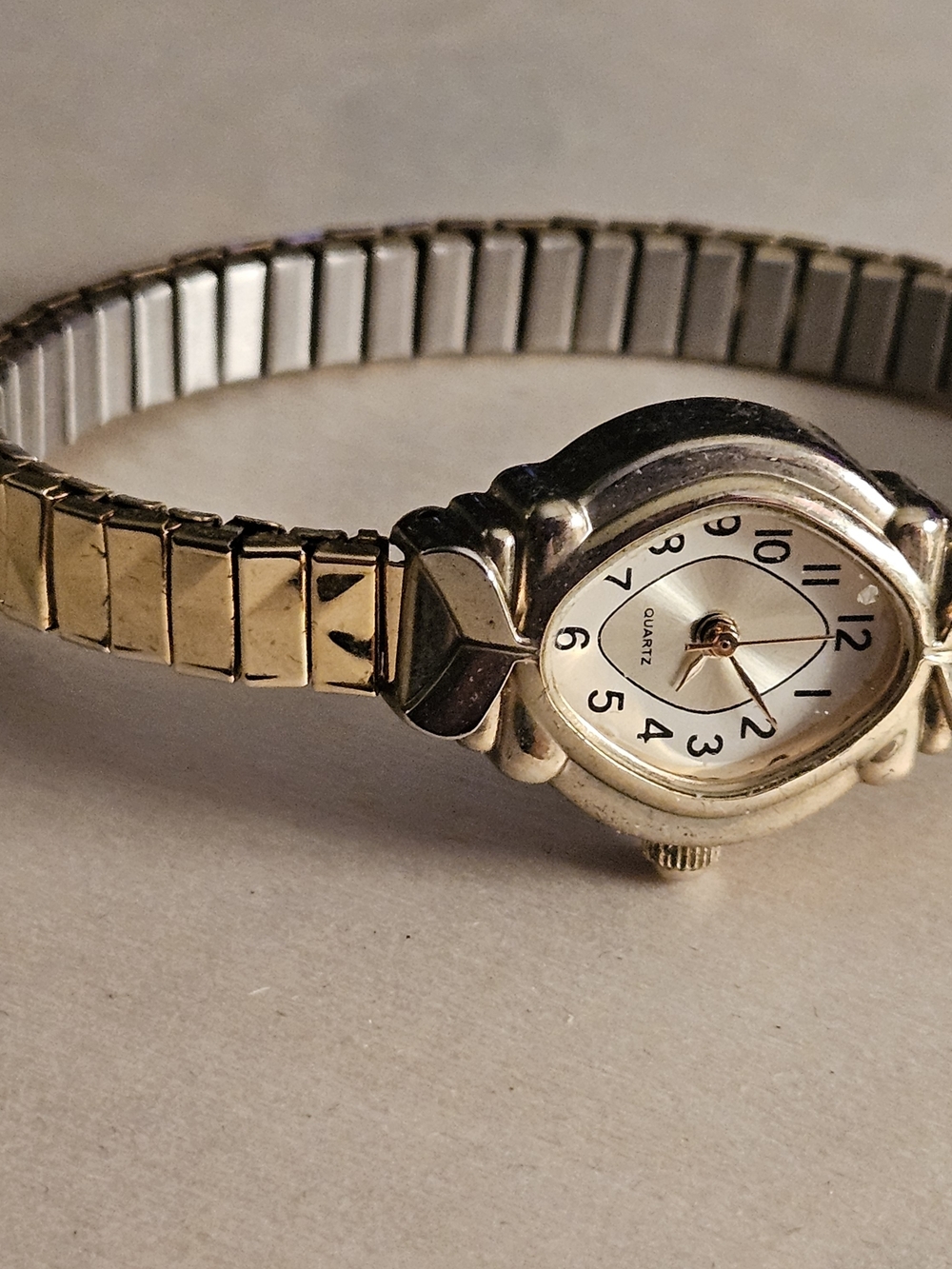 Vintage Gold Tone Women's Quartz Stretch Bracelet Watch
